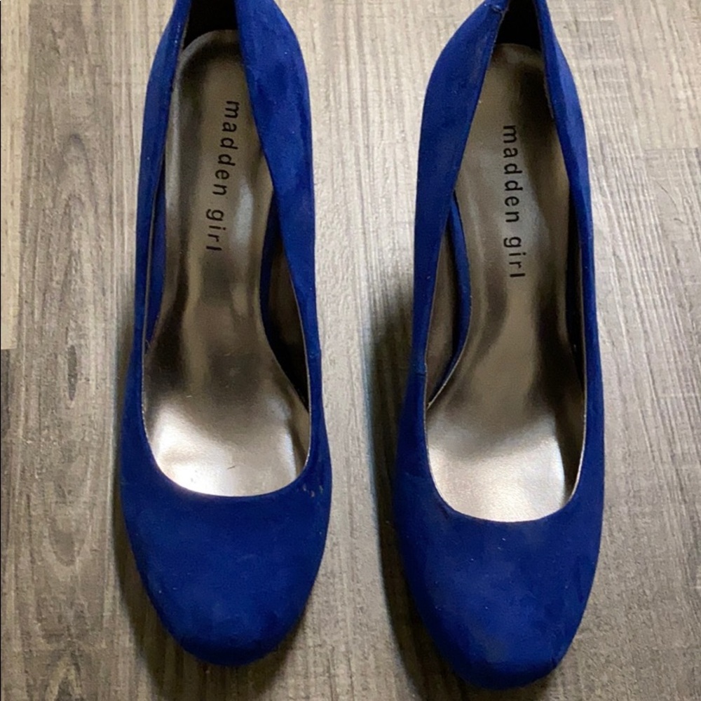 Shoes - Picture 3 of 8